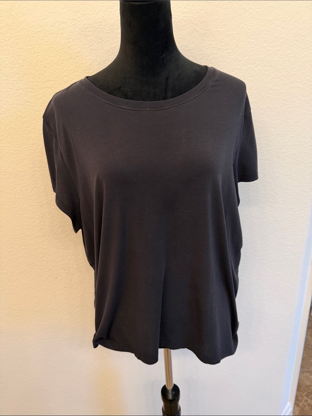 Athleta Short Sleeve Crewneck Tee - Charcoal Black